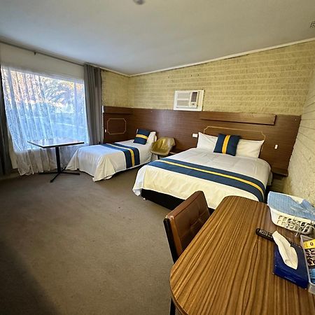 The Shamrock Hotel Balranald Eksteriør billede