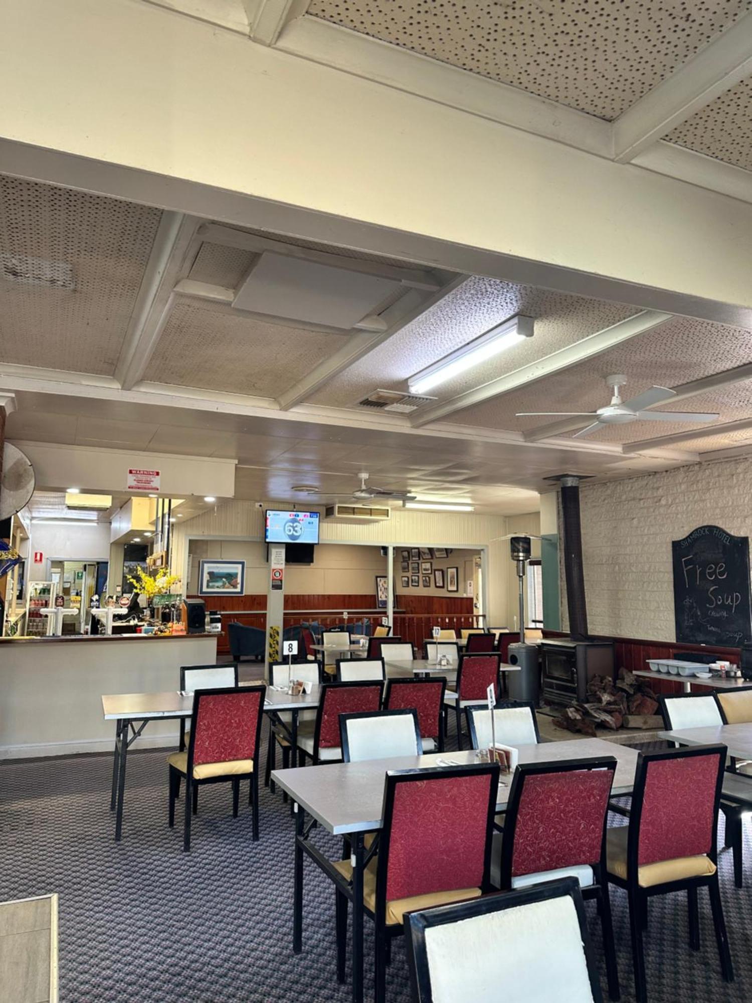 The Shamrock Hotel Balranald Eksteriør billede