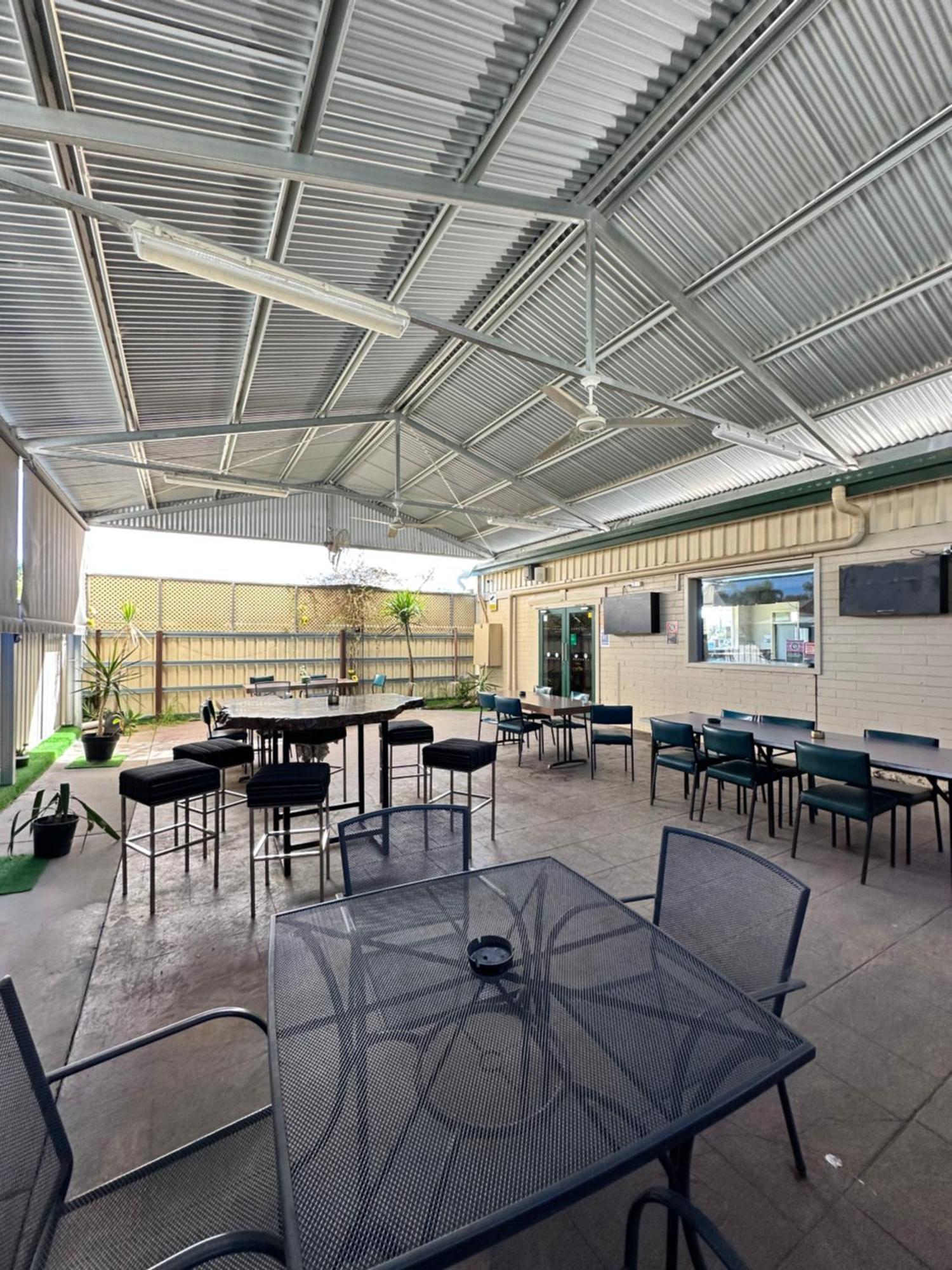 The Shamrock Hotel Balranald Eksteriør billede