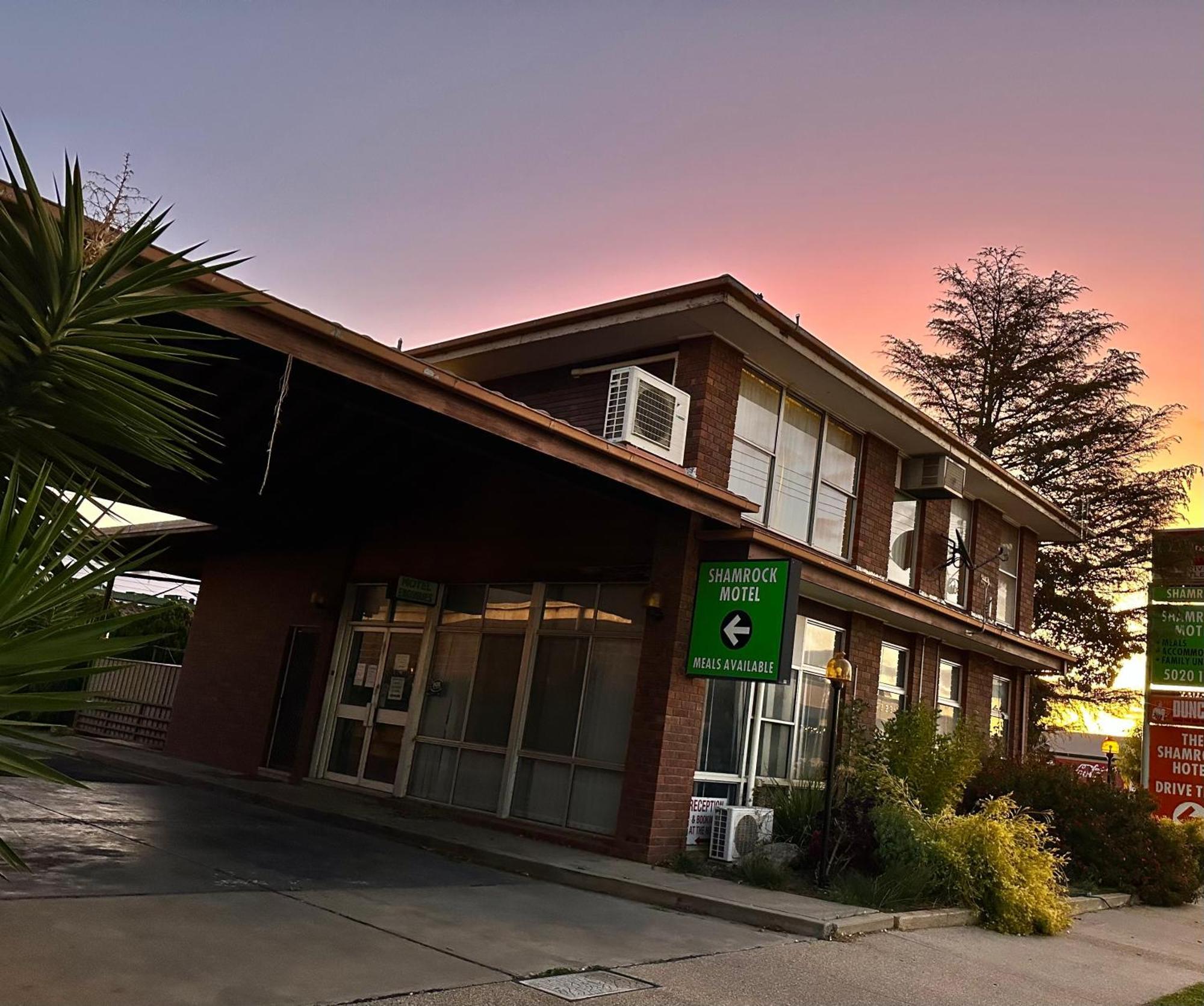 The Shamrock Hotel Balranald Eksteriør billede