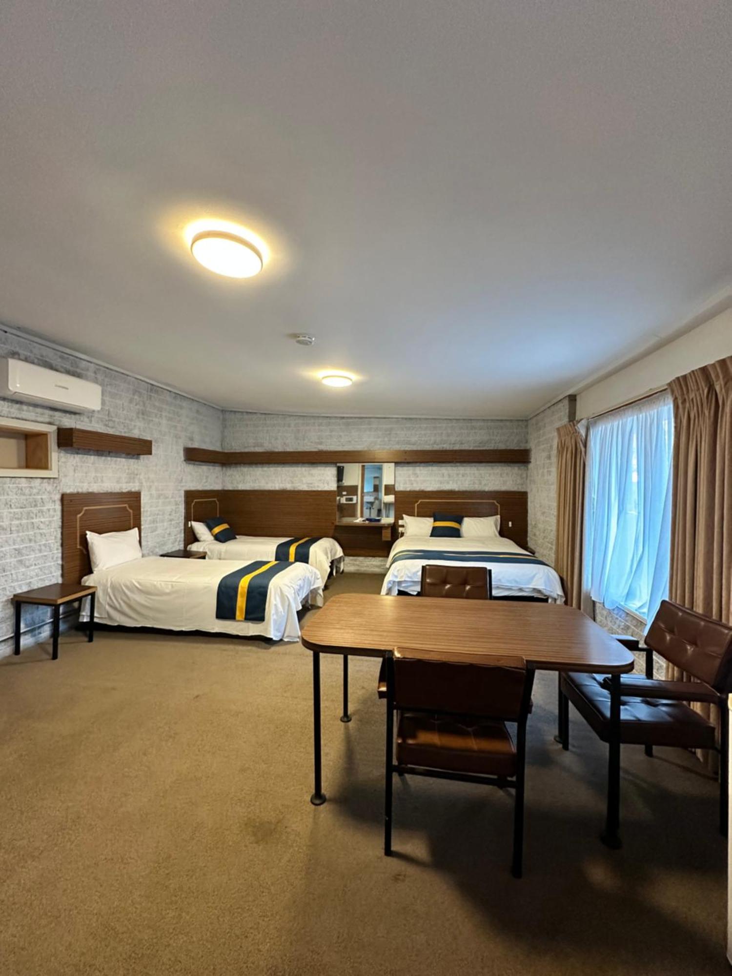The Shamrock Hotel Balranald Eksteriør billede