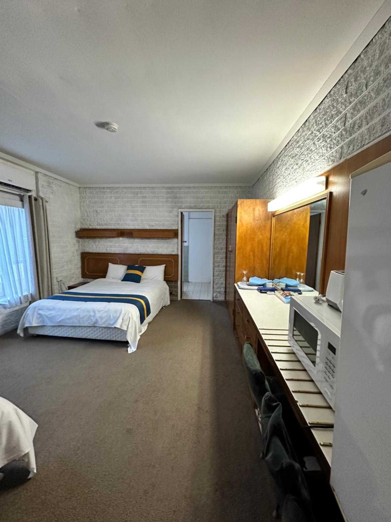 The Shamrock Hotel Balranald Eksteriør billede