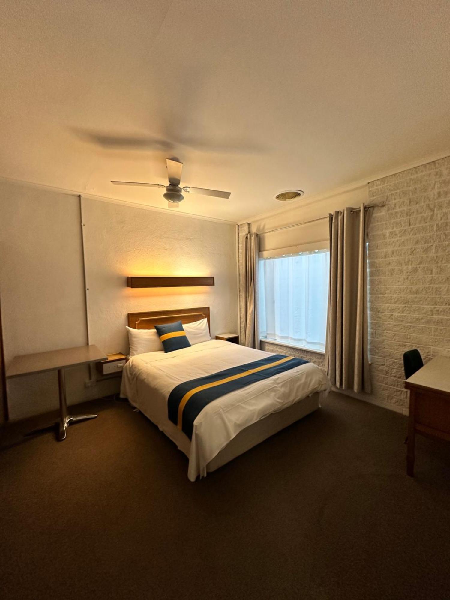 The Shamrock Hotel Balranald Eksteriør billede