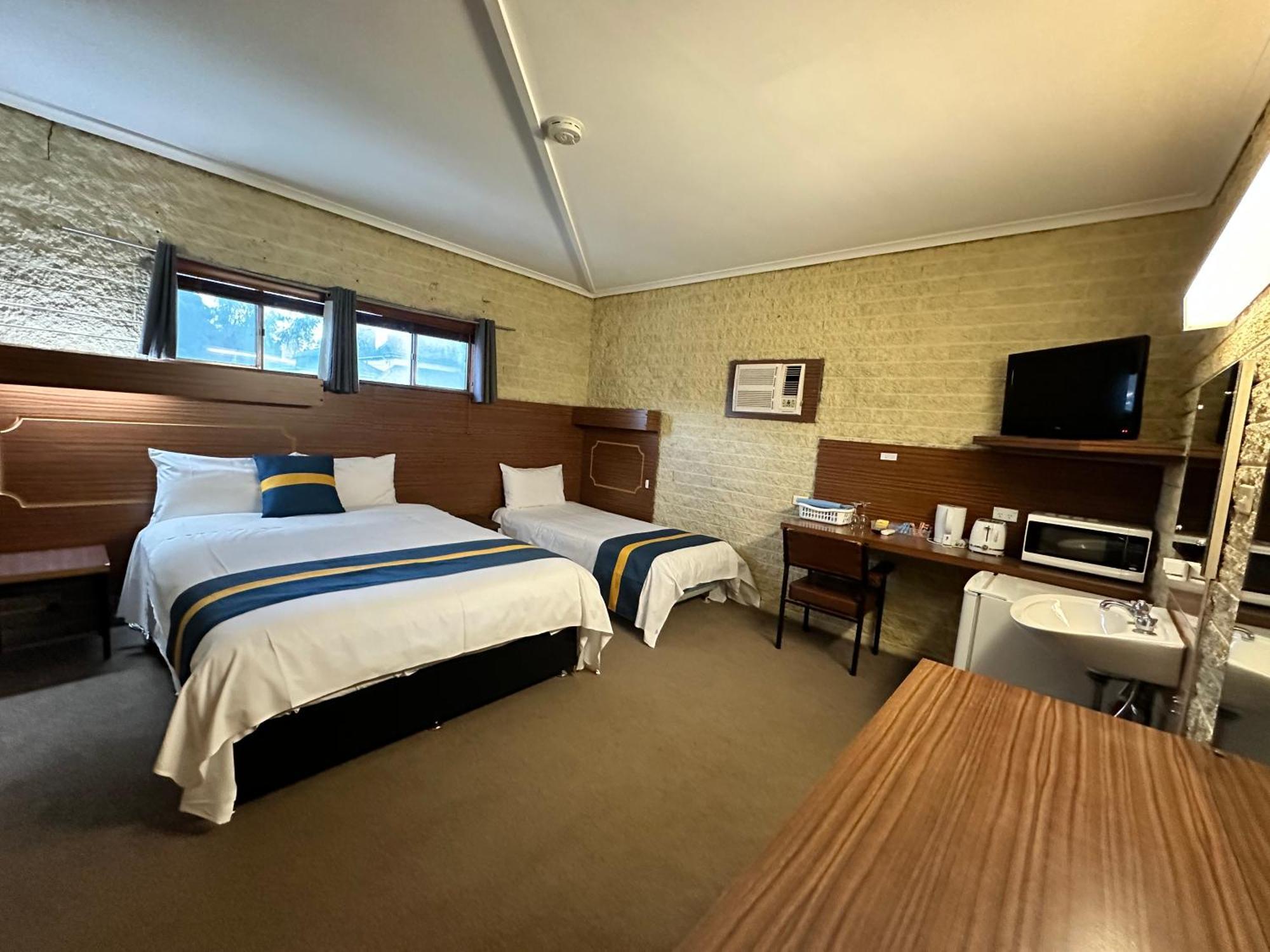 The Shamrock Hotel Balranald Eksteriør billede