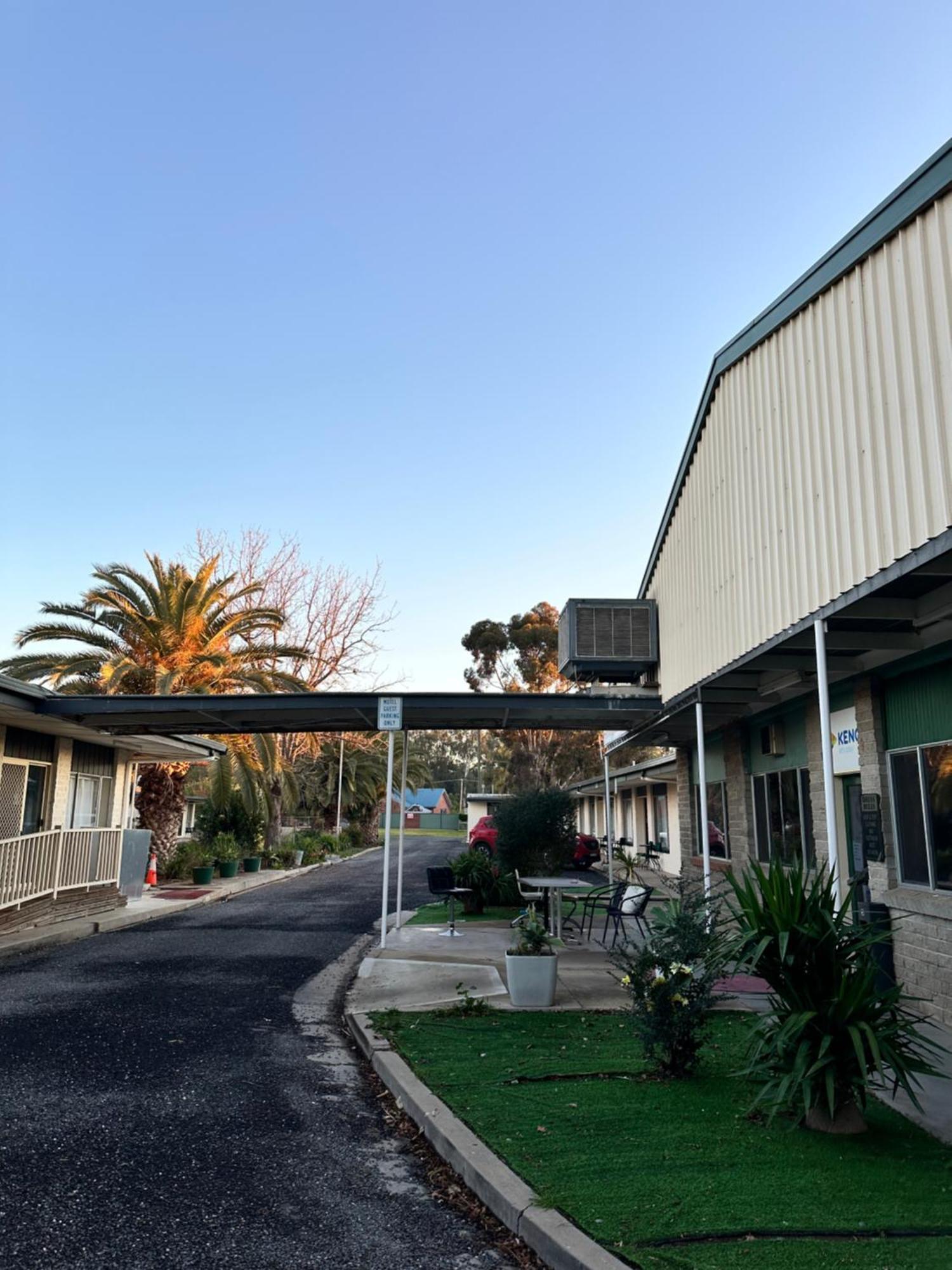 The Shamrock Hotel Balranald Eksteriør billede